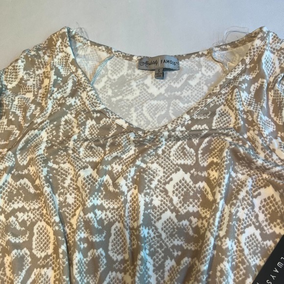 Absolutely Famous Womens Animal Print  Blouse‎ Cut Out Shoulder Size Small - Picture 6 of 11